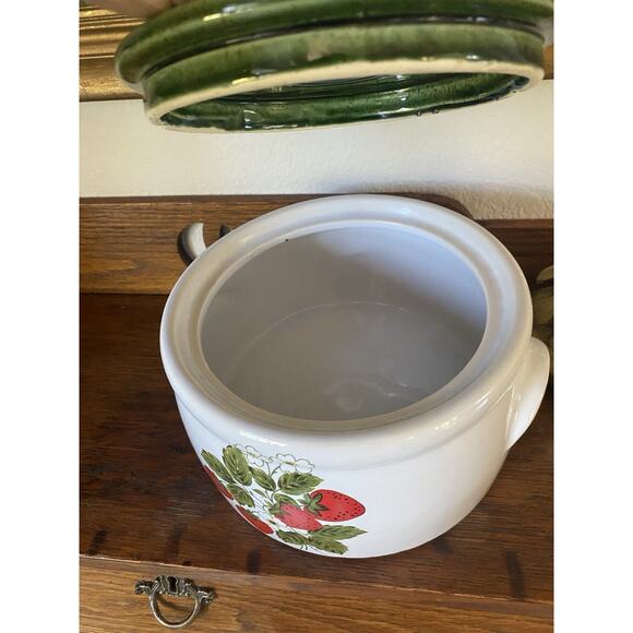 Vintage McCoy Strawberry Country Round Casserole Bean Pot #1421 Cookie Jar - Picture 3 of 6